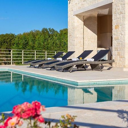 Villa Blanche By Ilc Brtonigla Bagian luar foto