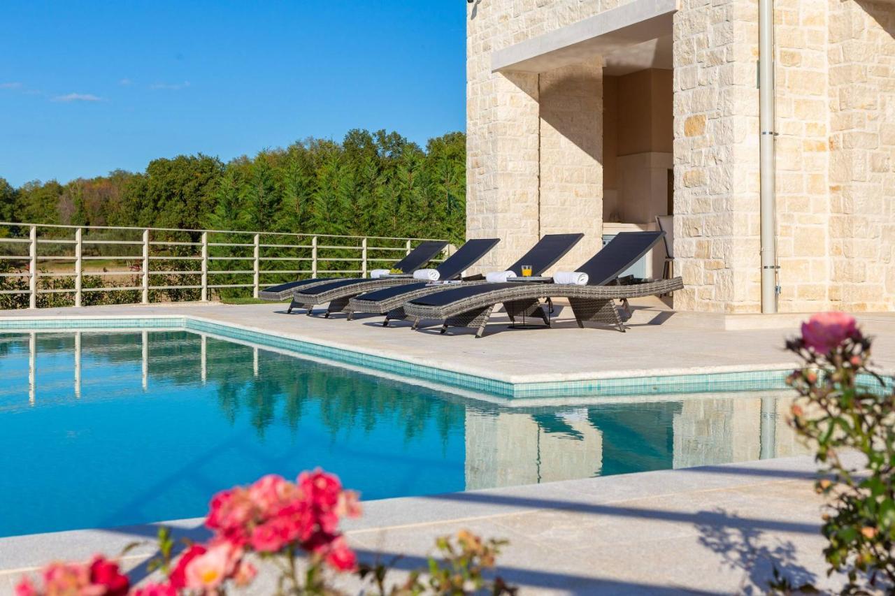 Villa Blanche By Ilc Brtonigla Bagian luar foto