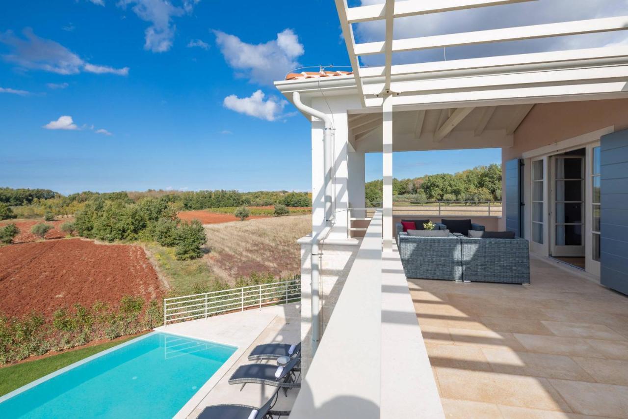 Villa Blanche By Ilc Brtonigla Bagian luar foto