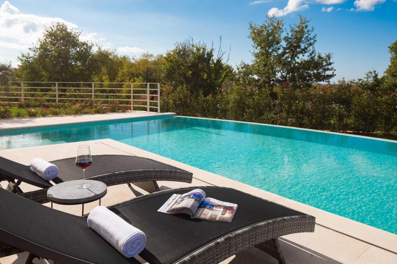 Villa Blanche By Ilc Brtonigla Bagian luar foto